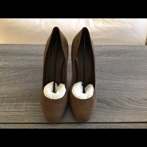 New Gucci Suede Pumps